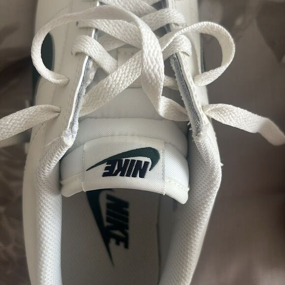 Nike retro White and Green Sneakers waffle bottom size 9 women size 40.5 eu - Picture 2 of 5